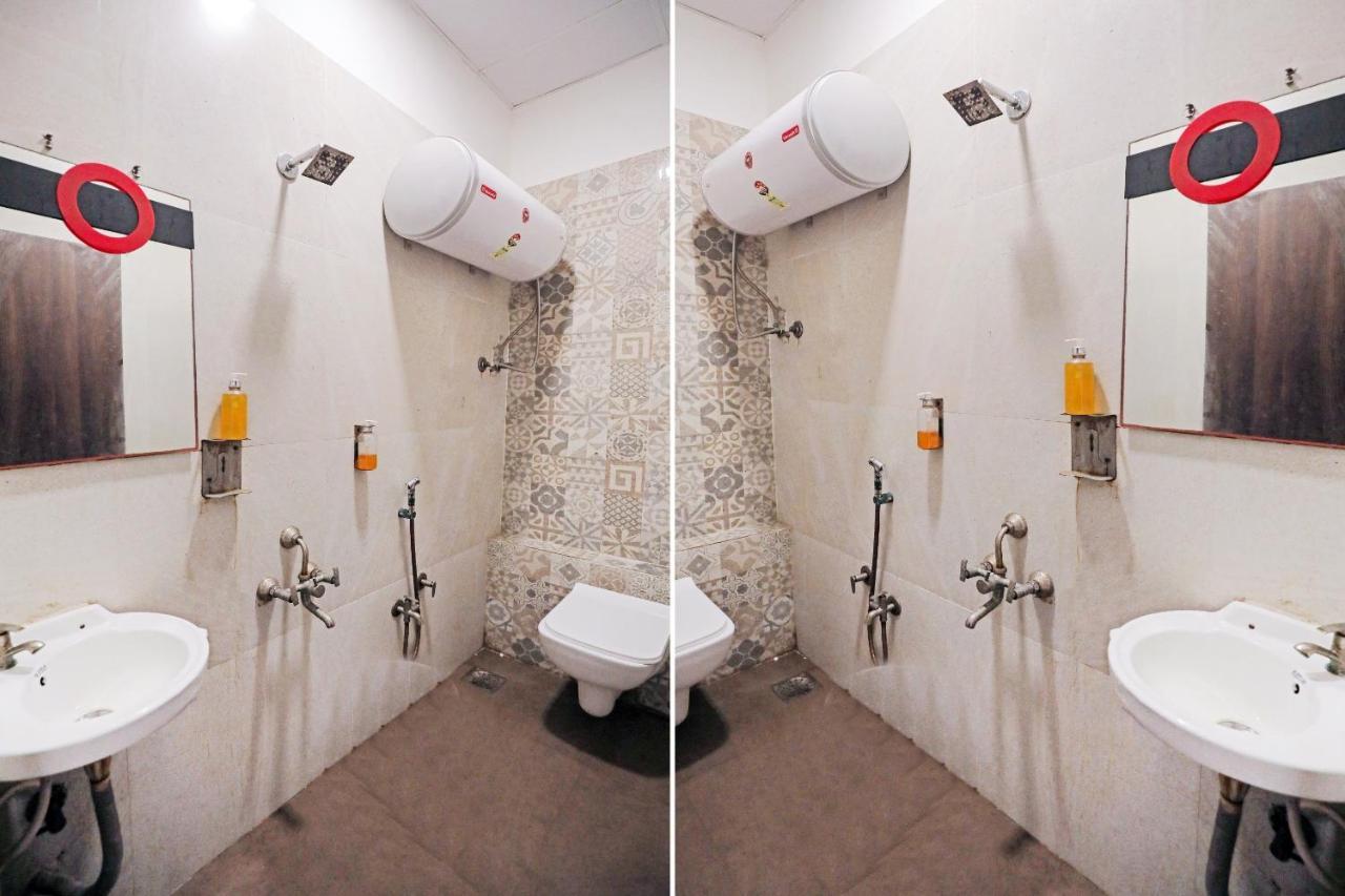Hotel Gokul Solitaire, Surat Bhatha Exterior foto